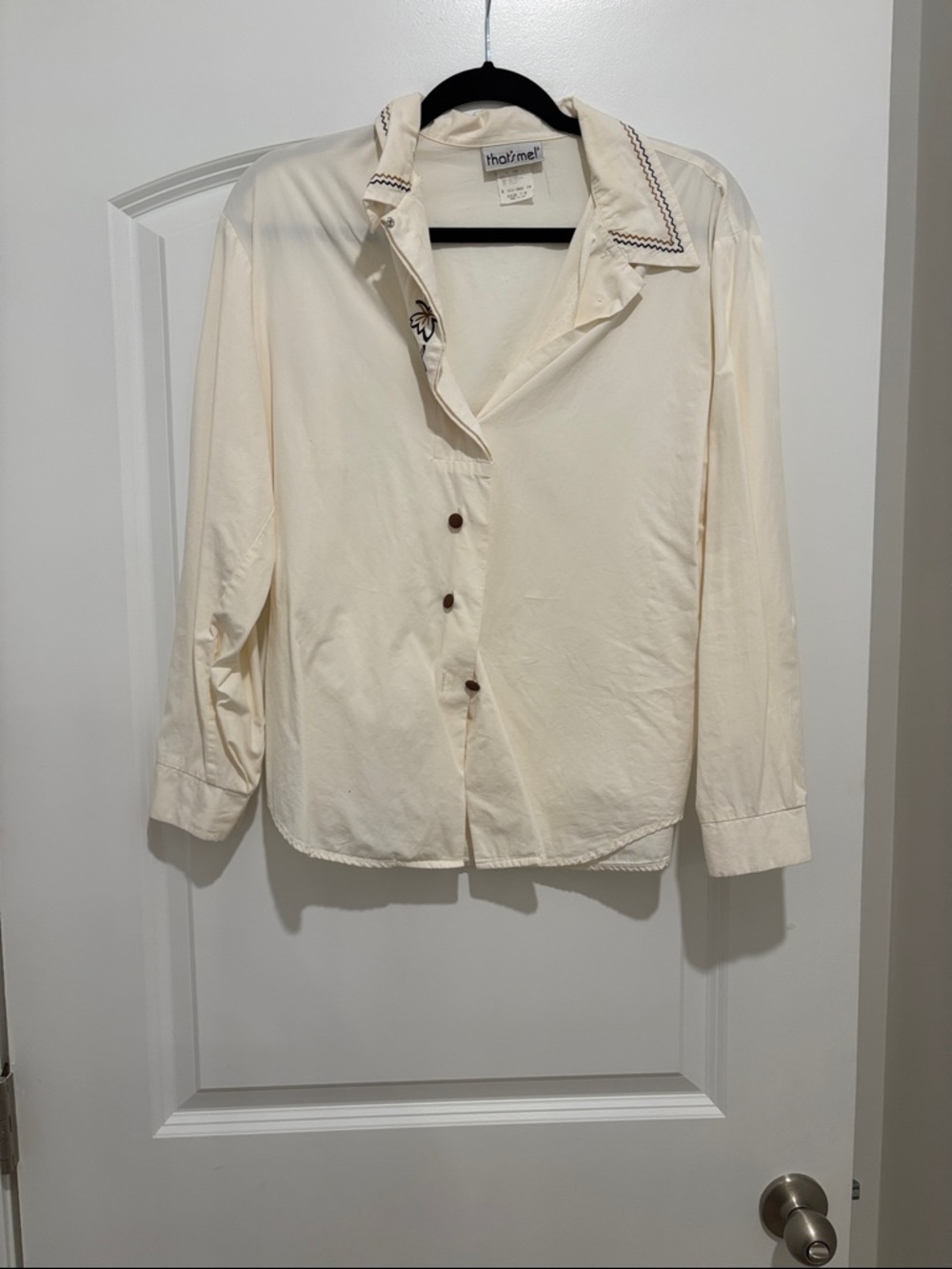 Vintage Cream Button-Up Blouse with Leaf Embroidered Collar